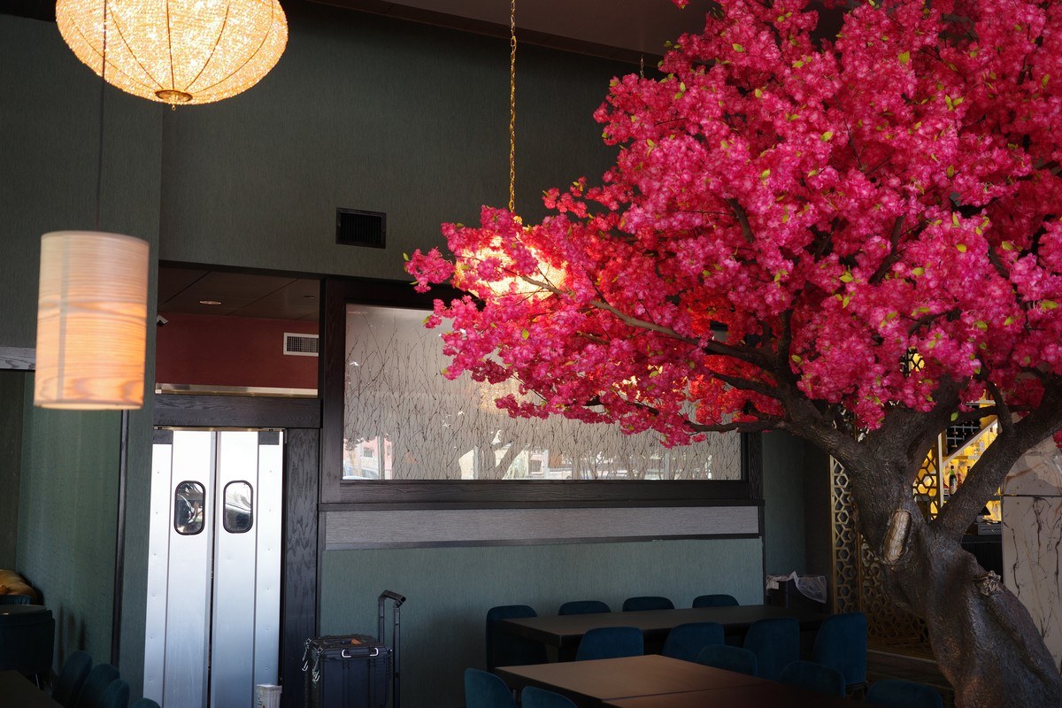 Restaurant dining walls — image 1