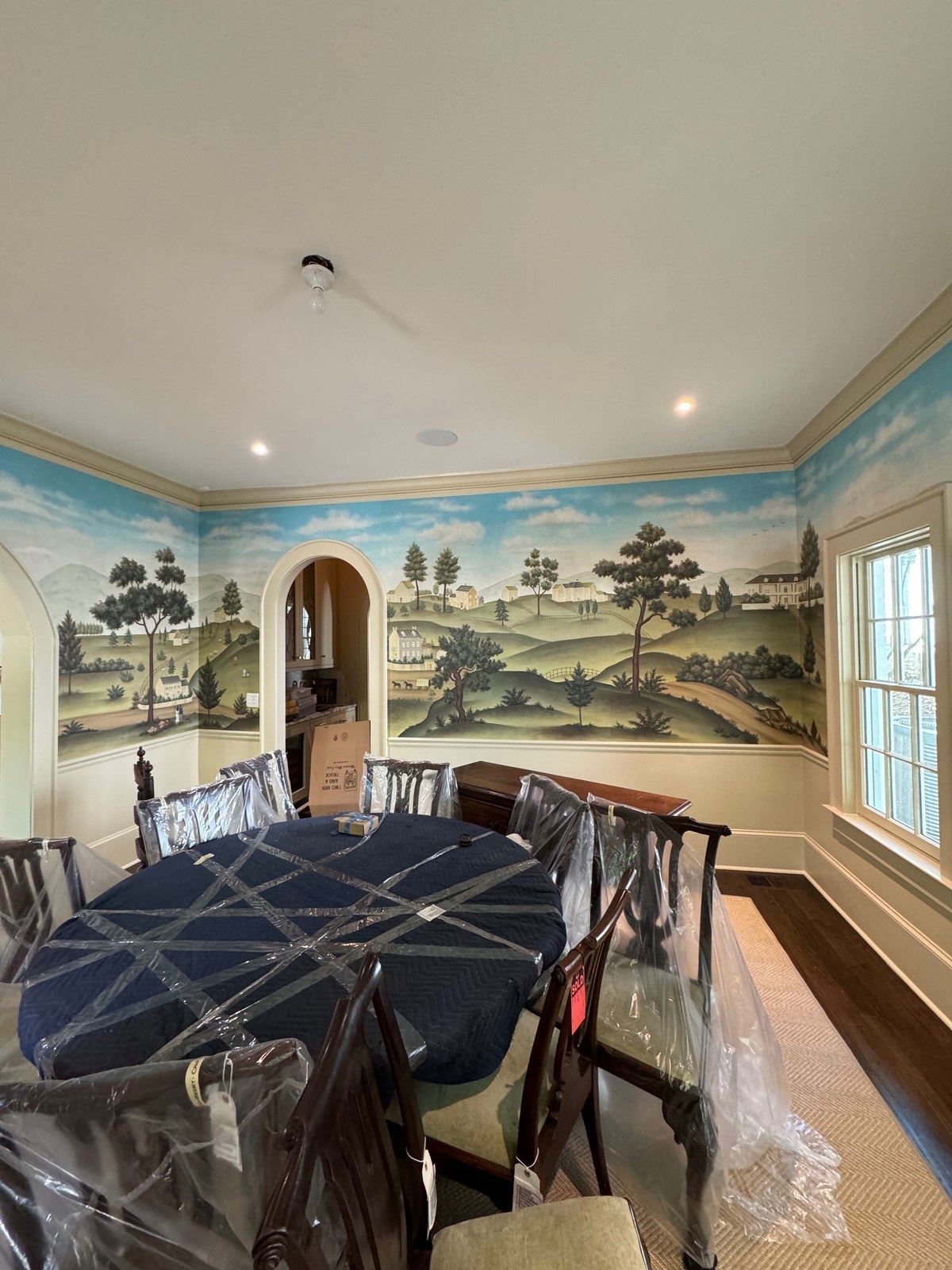 Scenic dining room — image 3