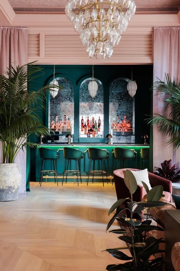 Lounge and bar wallcovering — image 2
