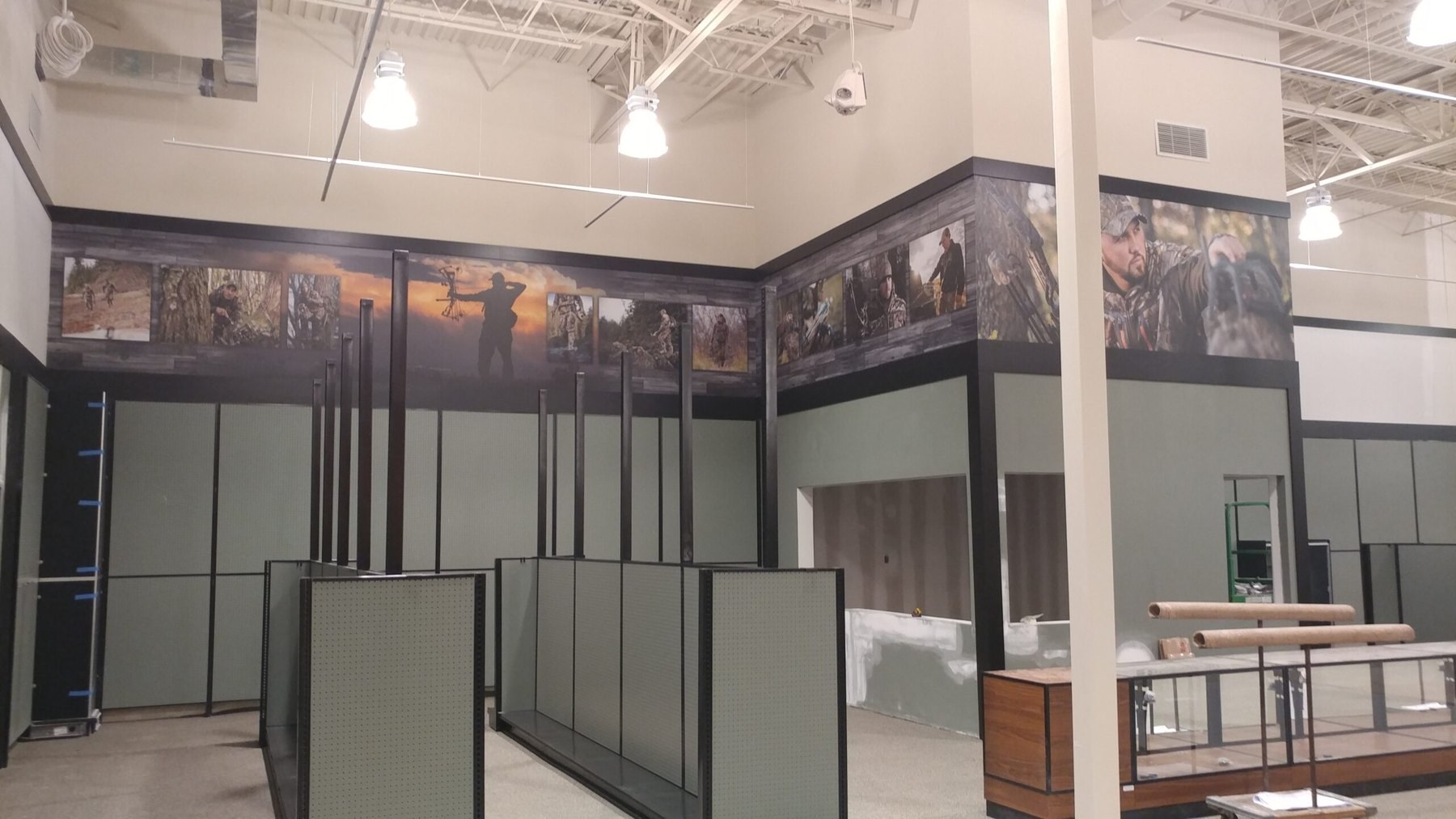 Sporting-goods retail walls — image 3