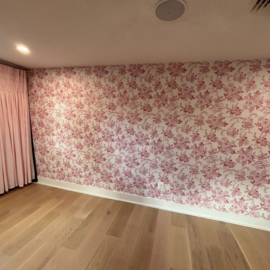Floral feature wall — image 1