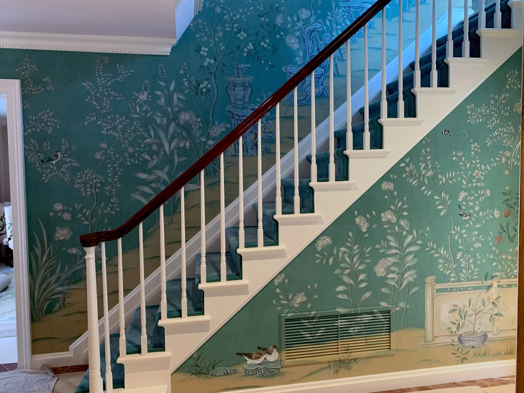 Two-floor scenic staircase — image 1