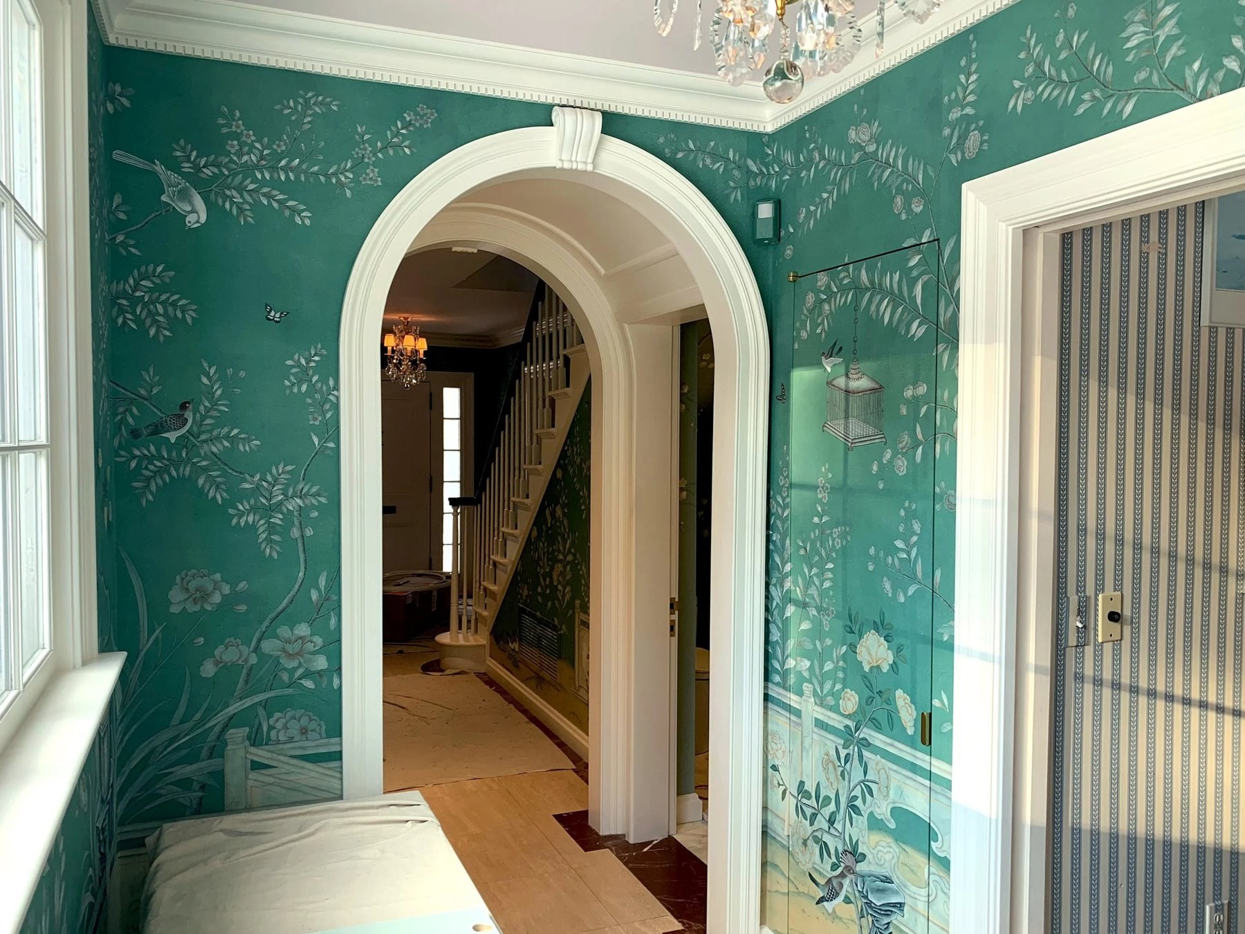Two-floor scenic staircase — image 2