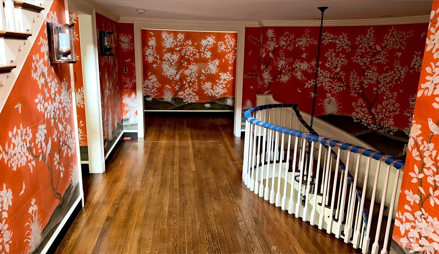Curved scenic staircase — image 2